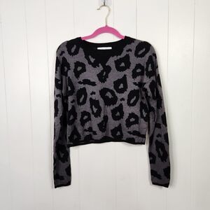 John + Jenn Sweater Gray Black Animal Print Crew Neck Pullover Size Small Office